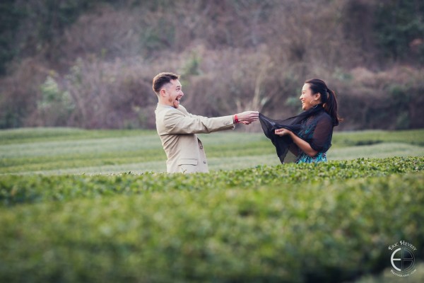 engagement-photos-jeju-island-south-korea-osulloc-museum